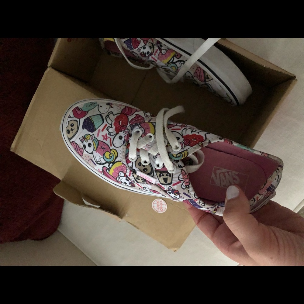 Kids size 3.5 vans unicorn and donuts.
